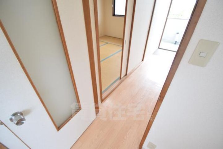 大阪府茨木市沢良宜浜1丁目の賃貸マンションの内装