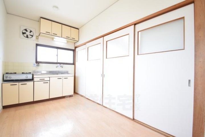 大阪府茨木市沢良宜浜1丁目の賃貸マンションの居間