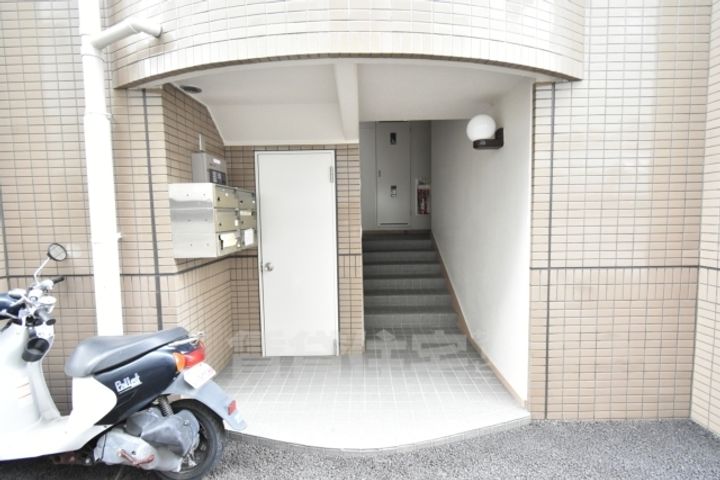 ダノイ高石の玄関