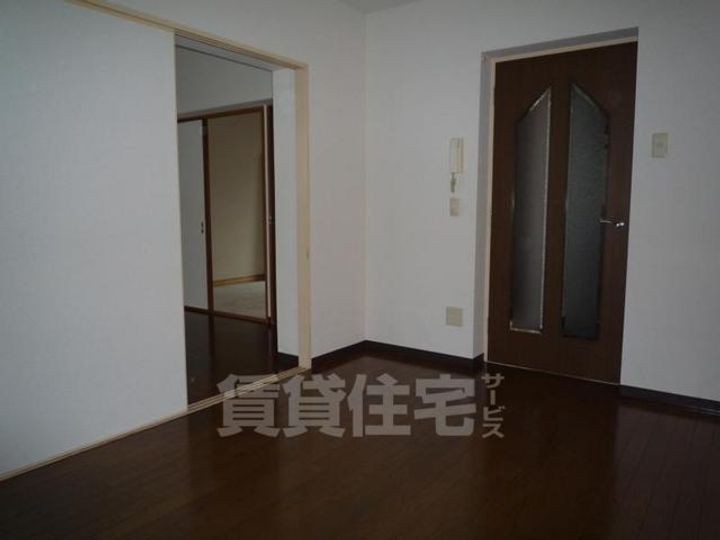 ダノイ高石の居間