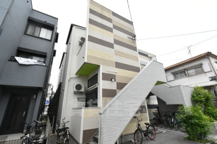 大阪府堺市西区鳳西町1丁の賃貸アパートの外観