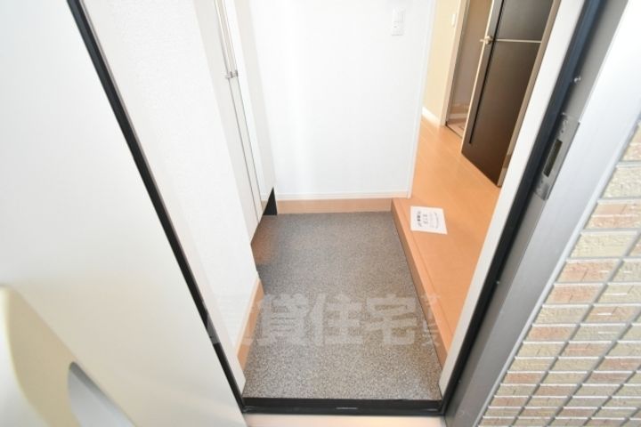 大阪府堺市西区鳳中町7丁の賃貸アパートの玄関