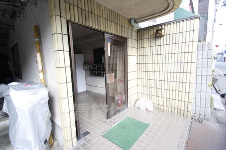 大阪府堺市堺区少林寺町東1丁の賃貸マンションの玄関