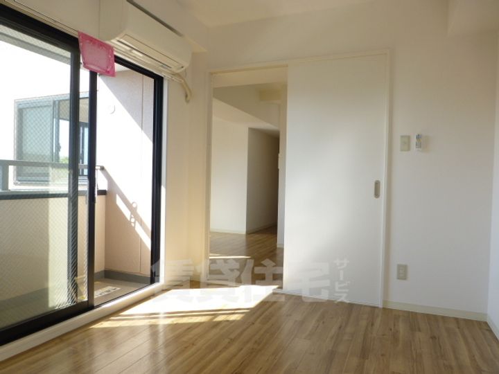 大阪府堺市堺区戎之町西1丁の賃貸マンションの居間