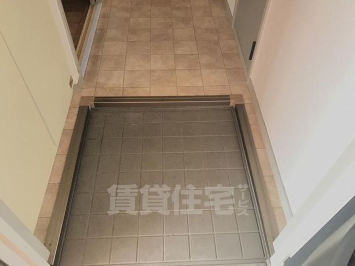 WING壱番館の玄関