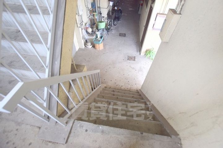 福田コーポの玄関