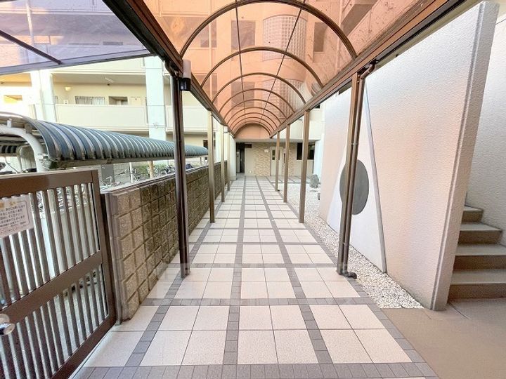 ローレルコート国分旭ヶ丘の玄関