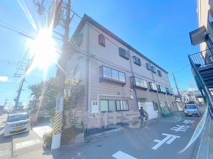 泰松ビルの外観