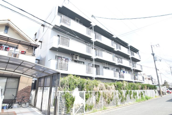 大阪府茨木市小柳町の賃貸マンションの外観