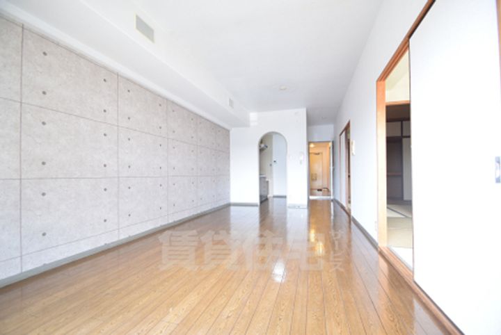 大阪府茨木市小柳町の賃貸マンションの居間