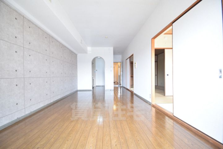 大阪府茨木市小柳町の賃貸マンションの居間