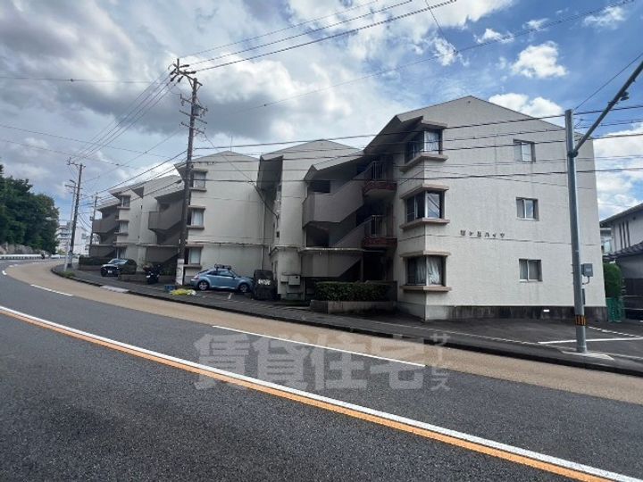 霞ヶ丘ハイツの外観