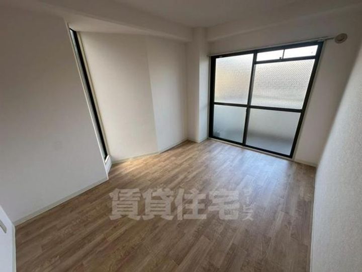 大阪府豊中市中桜塚5丁目の賃貸マンションの内装