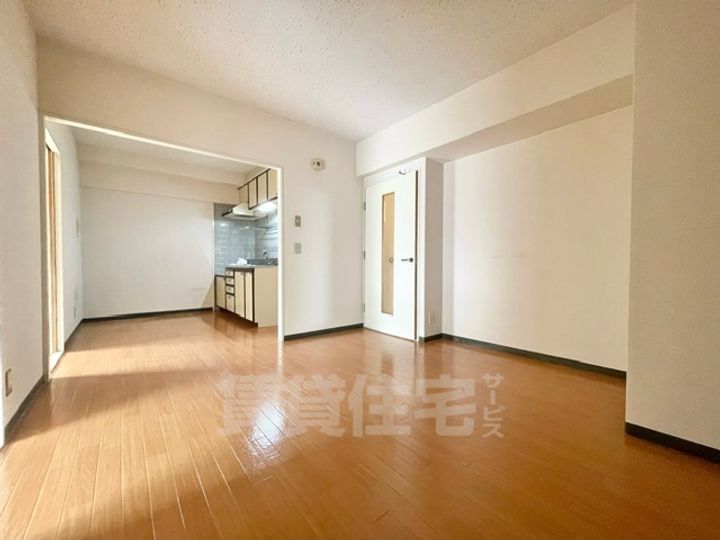 大阪府茨木市玉櫛2丁目の賃貸マンションの居間
