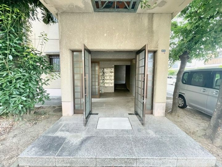 大阪府茨木市玉櫛2丁目の賃貸マンションの玄関