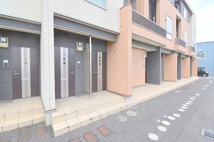 滋賀県栗東市上鈎の賃貸アパートの玄関