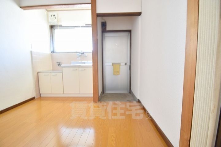 うずらマンションの玄関