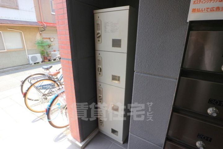 フラッティ花園ミンクの玄関