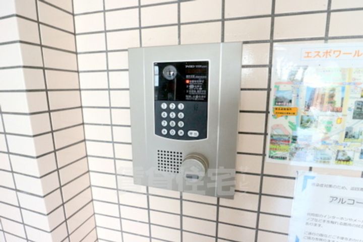 エスポワール西京極の玄関