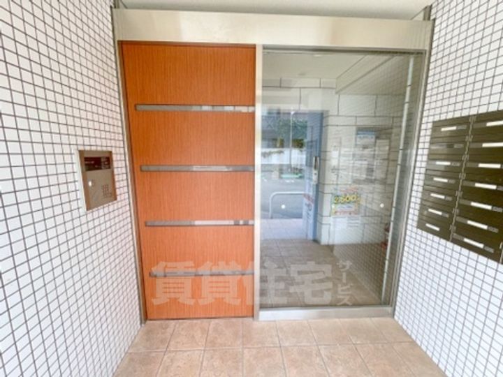 ヴェルメゾン御所西の玄関