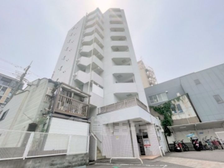 ヴェルメゾン御所西の外観