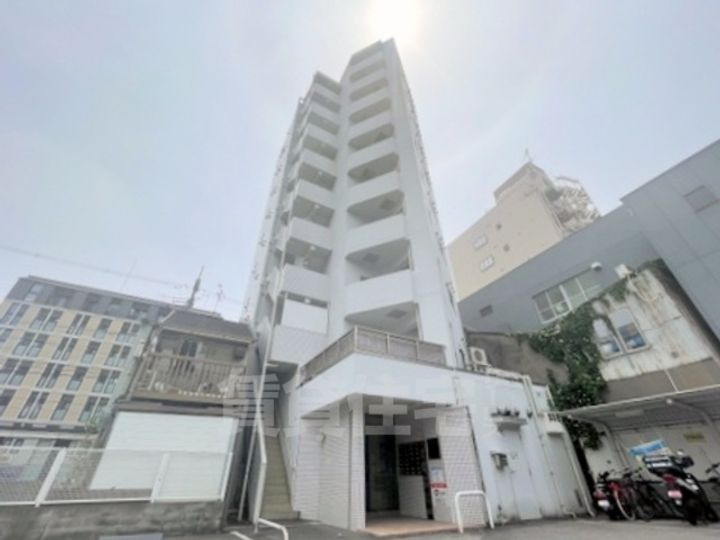 ヴェルメゾン御所西の外観