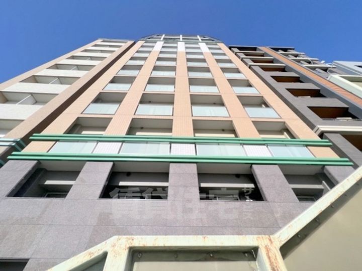 プレサンスNEO京都烏丸の外観