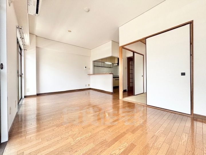 大阪府茨木市東太田1丁目の賃貸マンションの居間