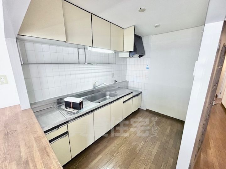 大阪府茨木市東太田1丁目の賃貸マンションのキッチン