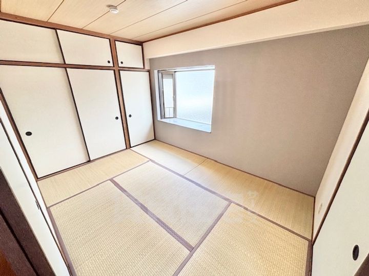 大阪府茨木市東太田1丁目の賃貸マンションの寝室
