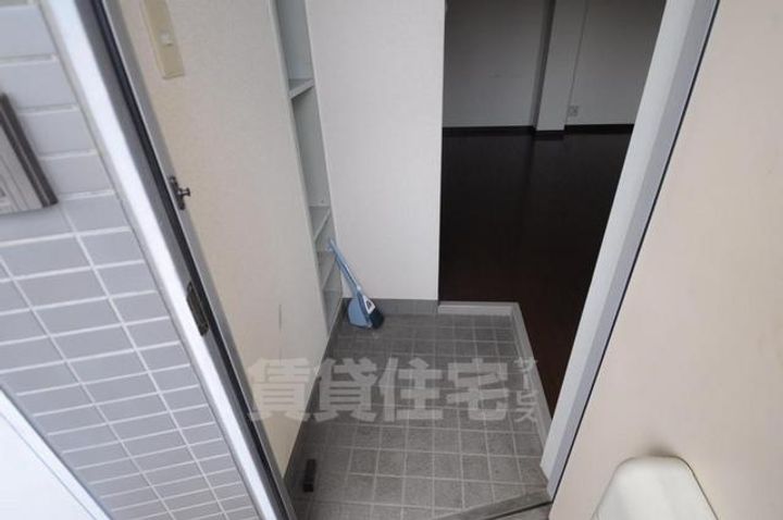 エターナル伊丹IIの玄関