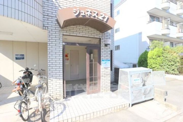 ジュネス21の玄関
