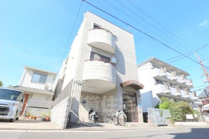 ジュネス21の外観