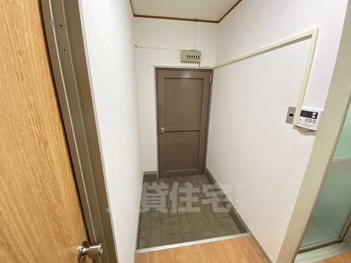 田村マンションの玄関