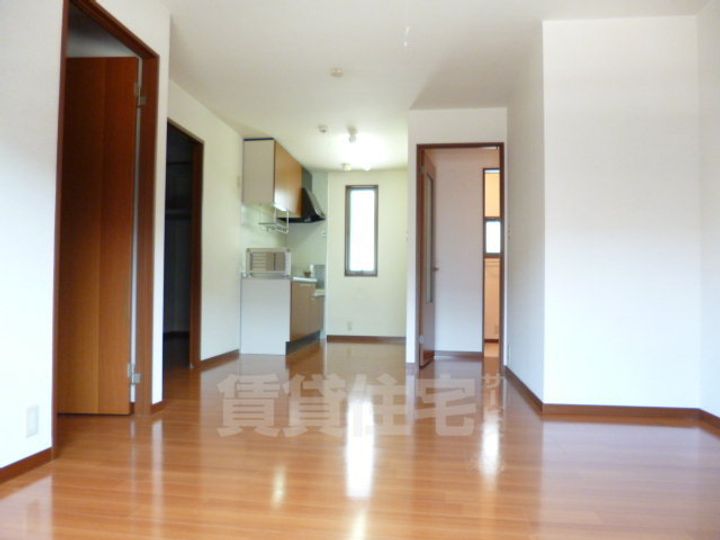 大阪府東大阪市花園東町1丁目の賃貸アパートの居間