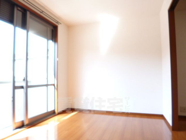 大阪府東大阪市花園東町1丁目の賃貸アパートの居間