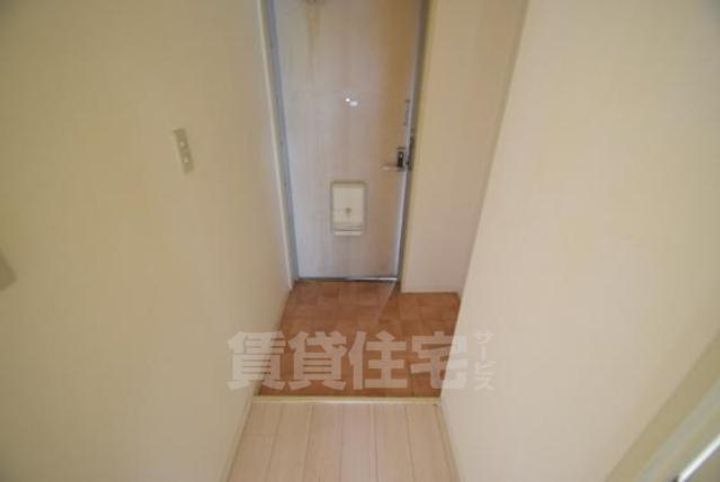 大阪府茨木市真砂1丁目の賃貸マンションの玄関