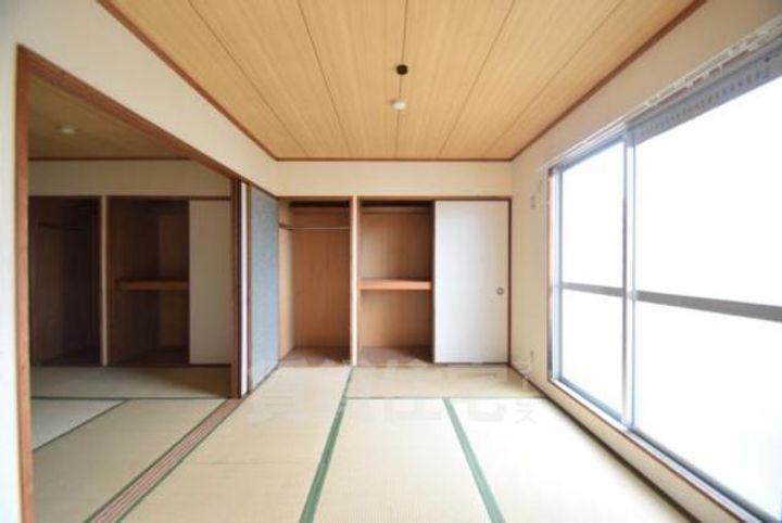 大阪府茨木市真砂1丁目の賃貸マンションの寝室