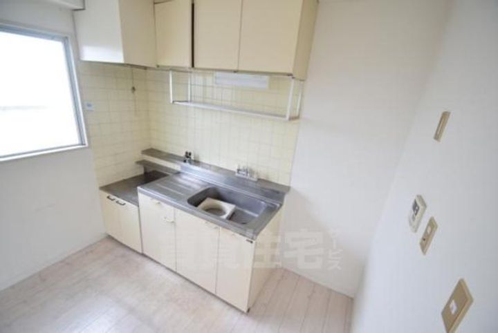 大阪府茨木市真砂1丁目の賃貸マンションのキッチン
