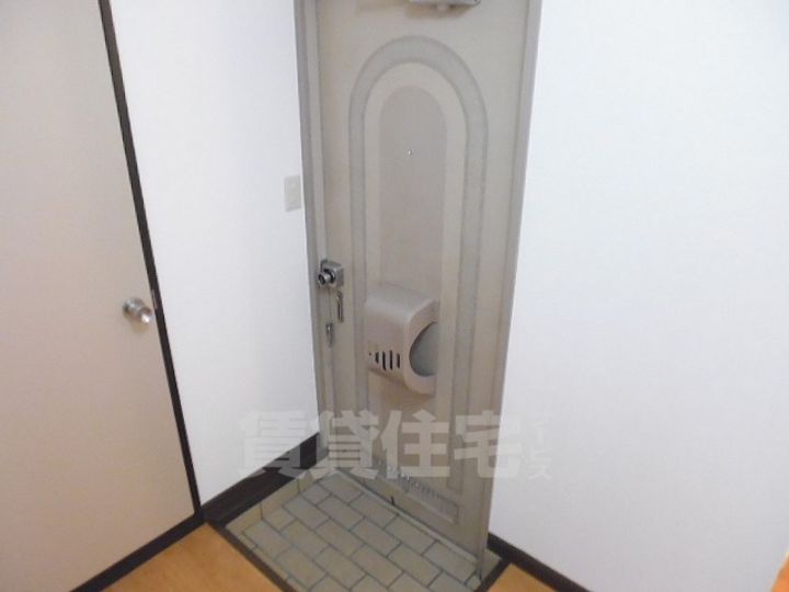 ファミール枚岡103の玄関