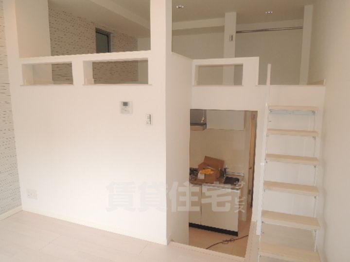 ブランジーノ塚本202の居間