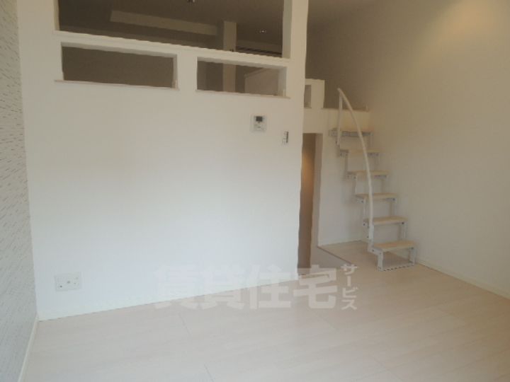 ブランジーノ塚本202の居間