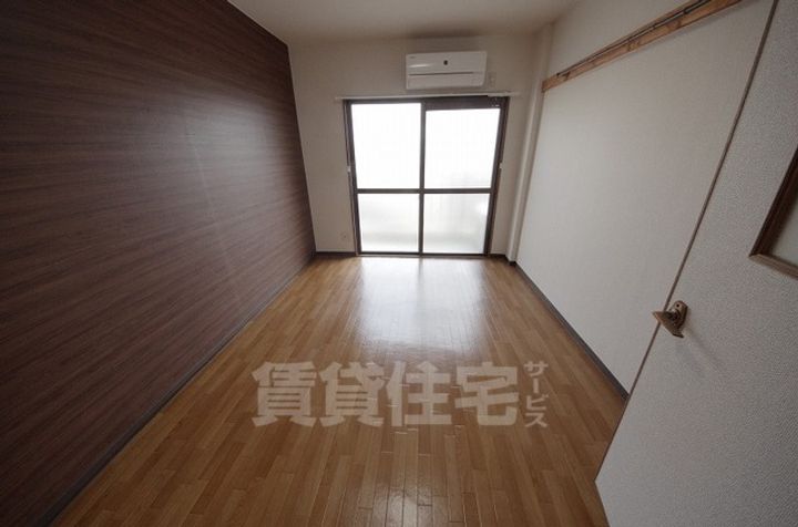 大阪府東大阪市末広町の賃貸マンションの居間