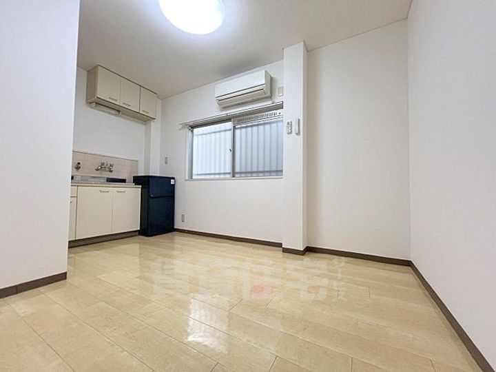 メイヒル寿町の居間