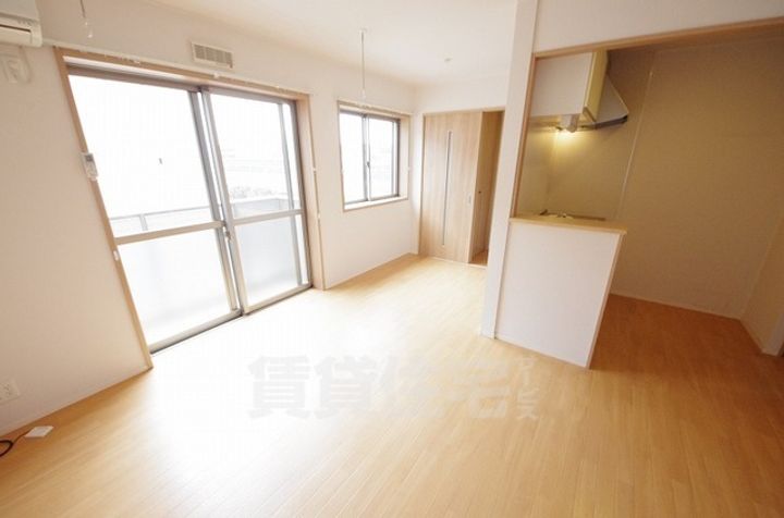 リリーフの居間