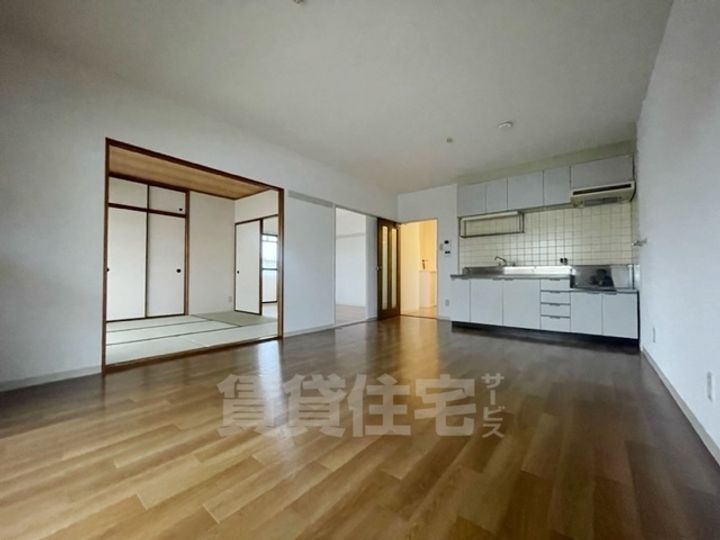 大阪府茨木市玉島2丁目の賃貸マンションの居間