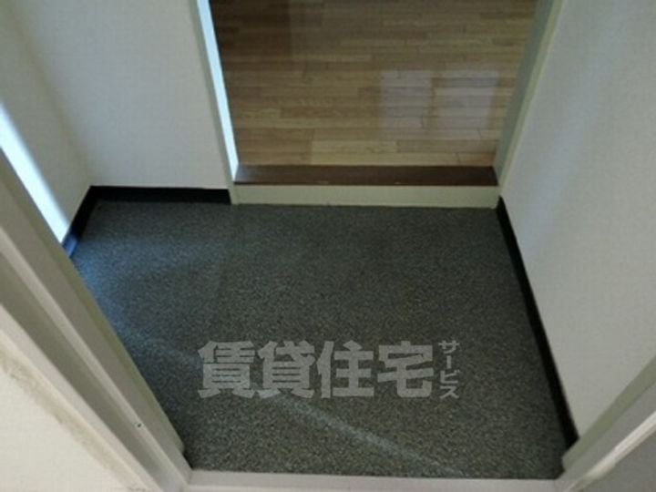 セゾン東山の玄関