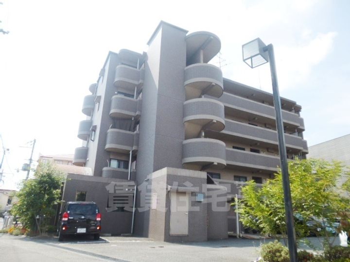 大阪府茨木市五日市緑町の賃貸マンションの外観