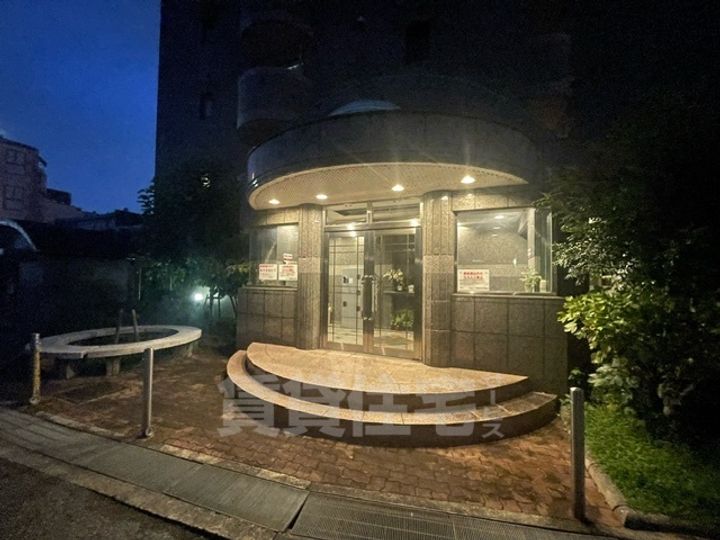 大阪府茨木市五日市緑町の賃貸マンションの玄関