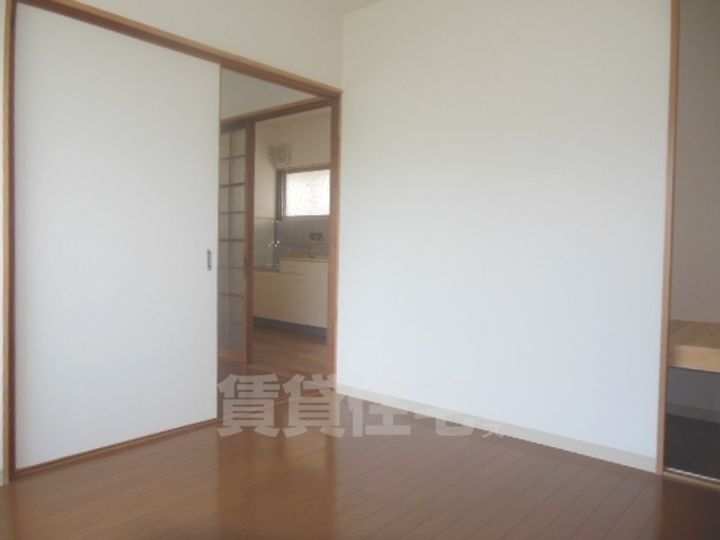 大阪府茨木市丑寅1丁目の賃貸マンションの内装